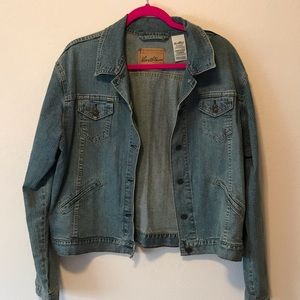 Levi Strauss Signature Denim Jean Jacket. Faded wash. Junior Size XL.
